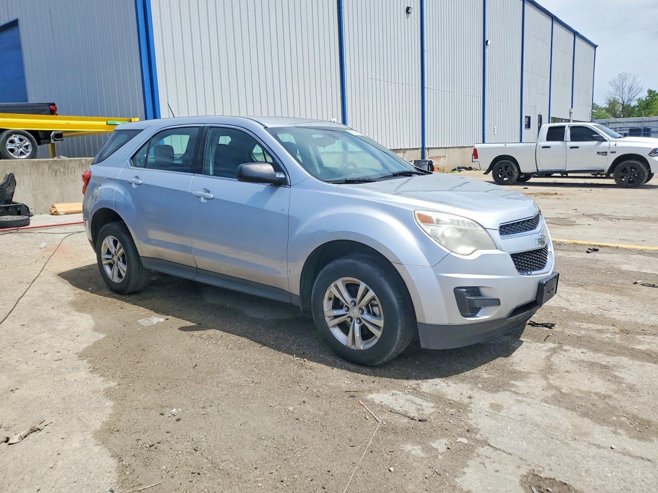 2015 CHEVROLET EQUINOX LS photo 4