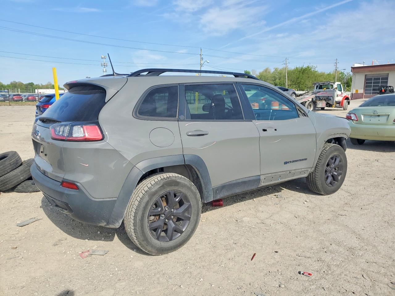 2019 JEEP CHEROKEE LATITUDE photo 3
