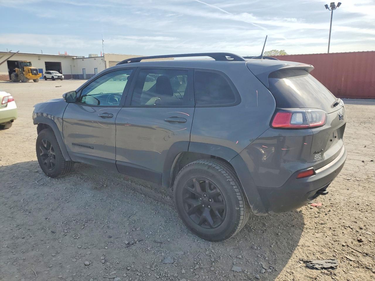 2019 JEEP CHEROKEE LATITUDE photo 2