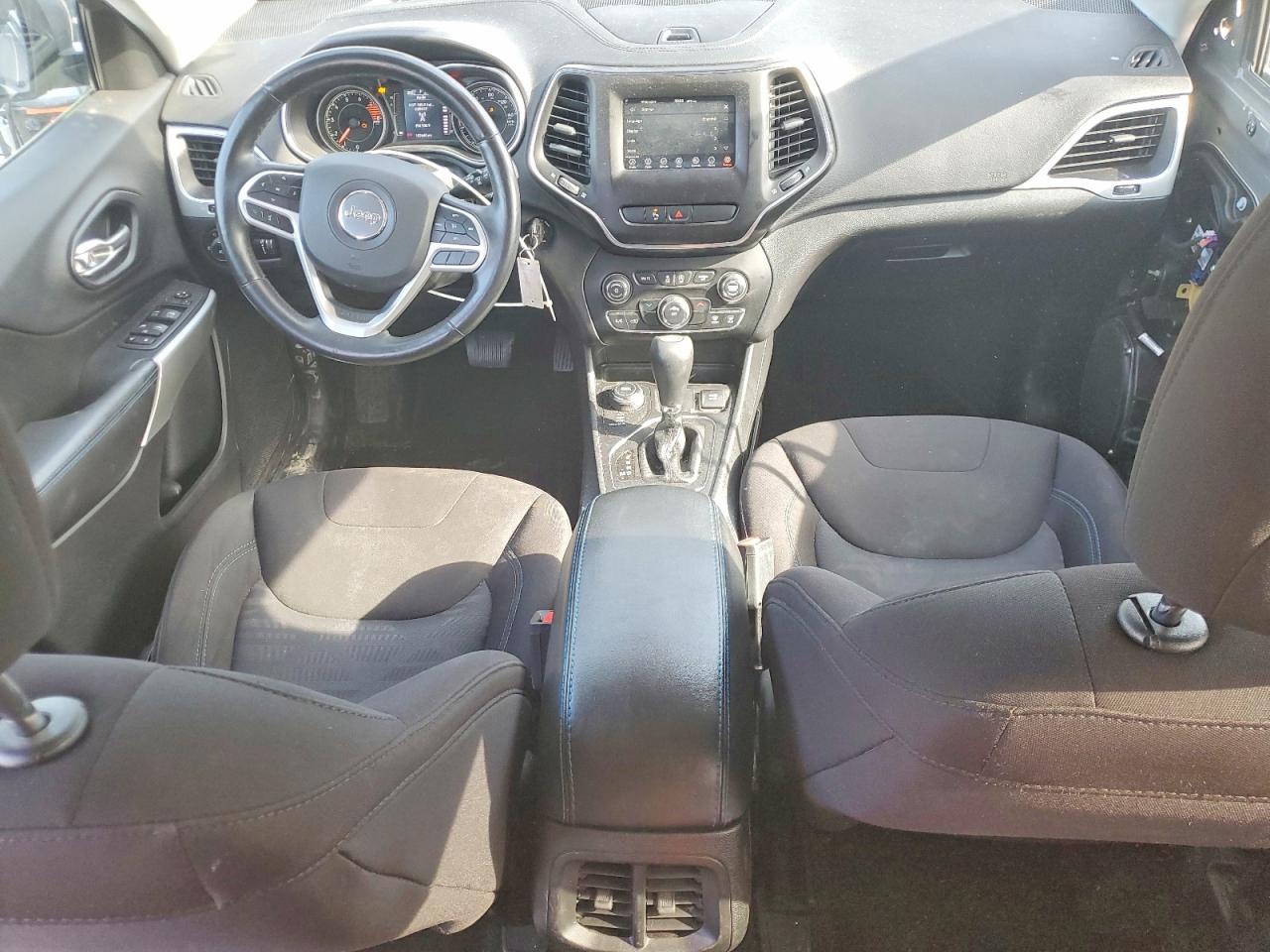 2019 JEEP CHEROKEE LATITUDE photo 8