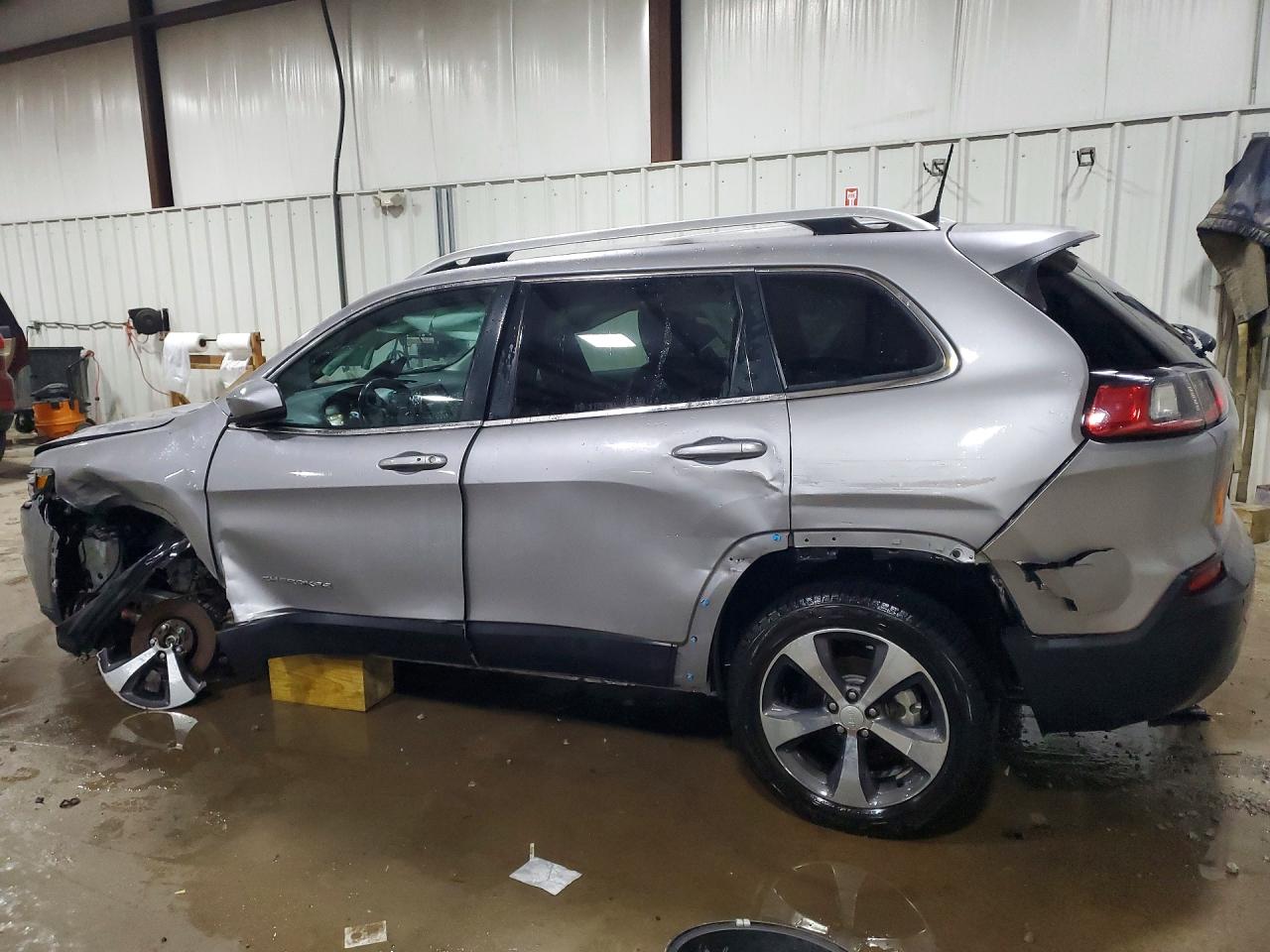 2019 JEEP CHEROKEE LIMITED photo 4