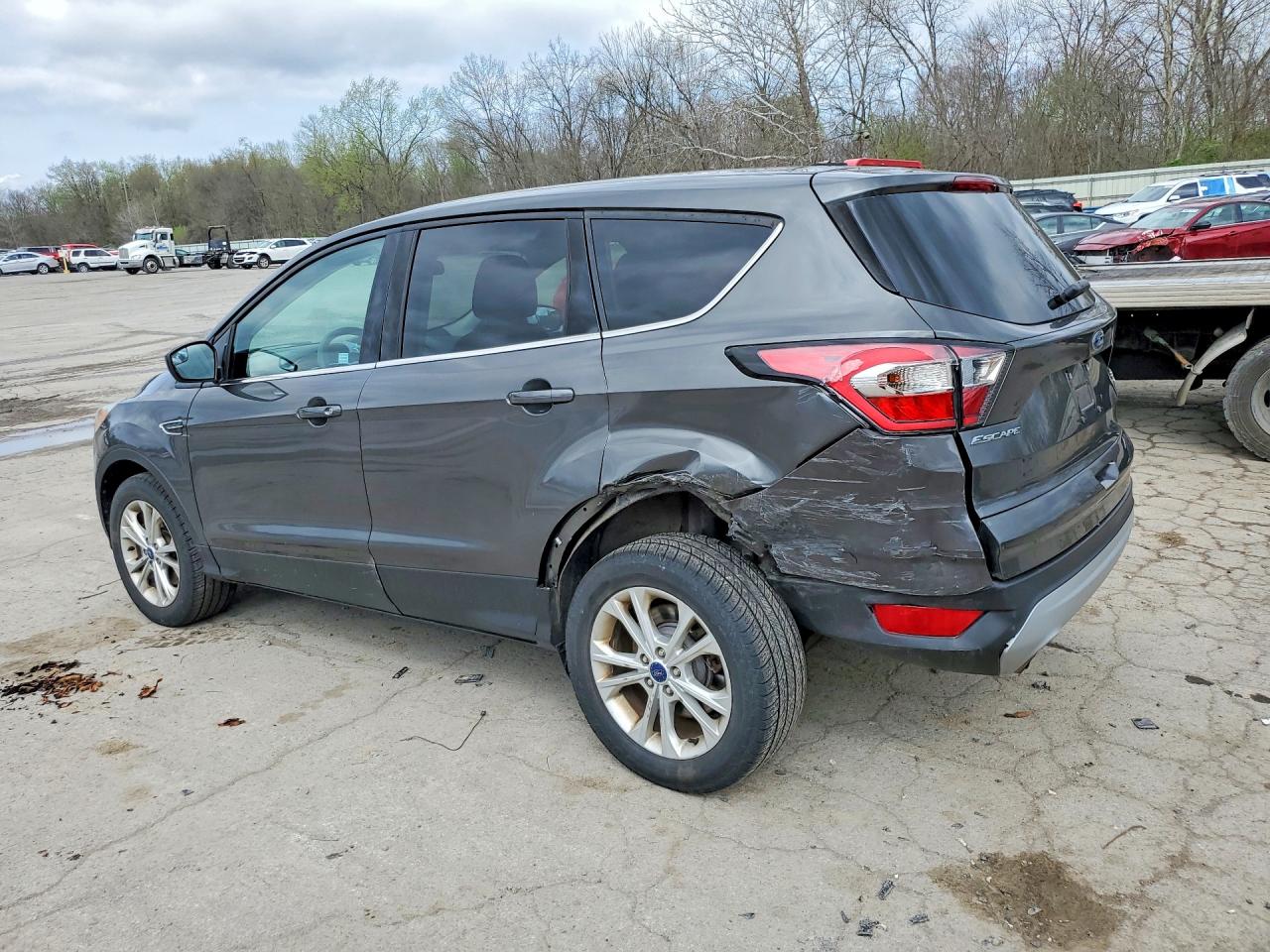 2017 FORD ESCAPE SE photo 4