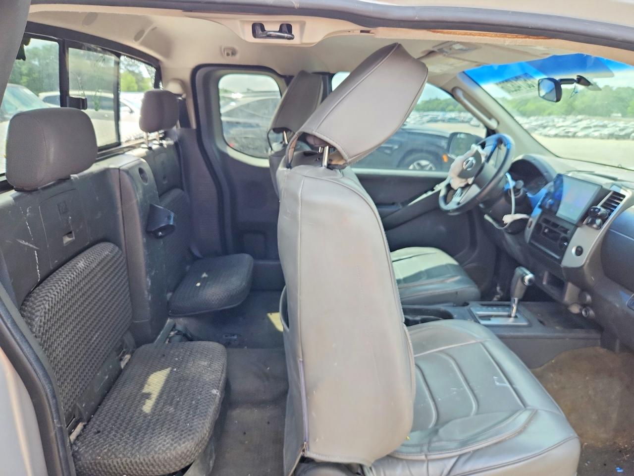 2011 NISSAN FRONTIER SV V6 photo 10