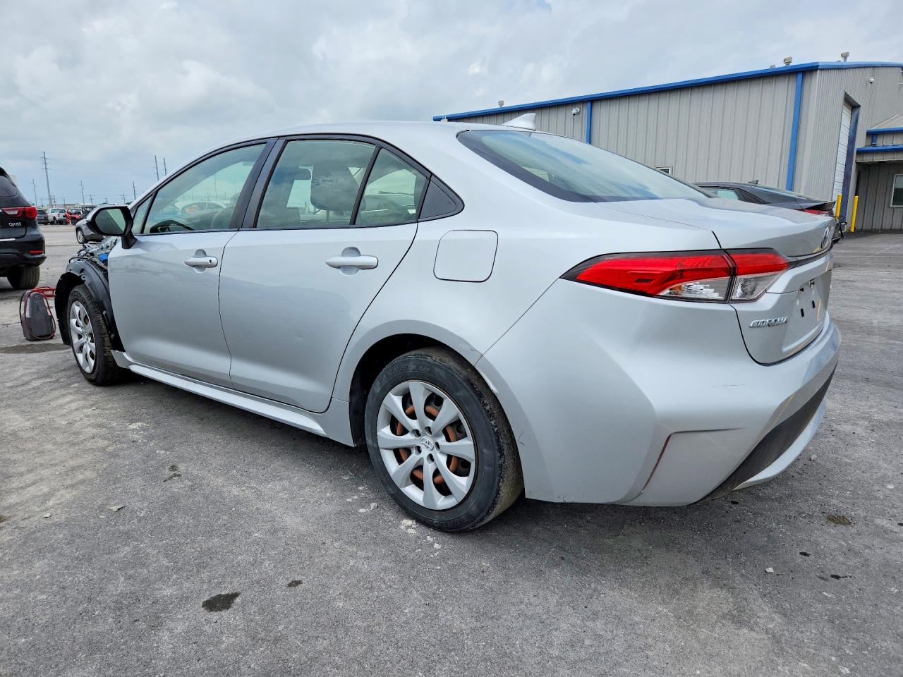 2021 TOYOTA COROLLA LE photo 3