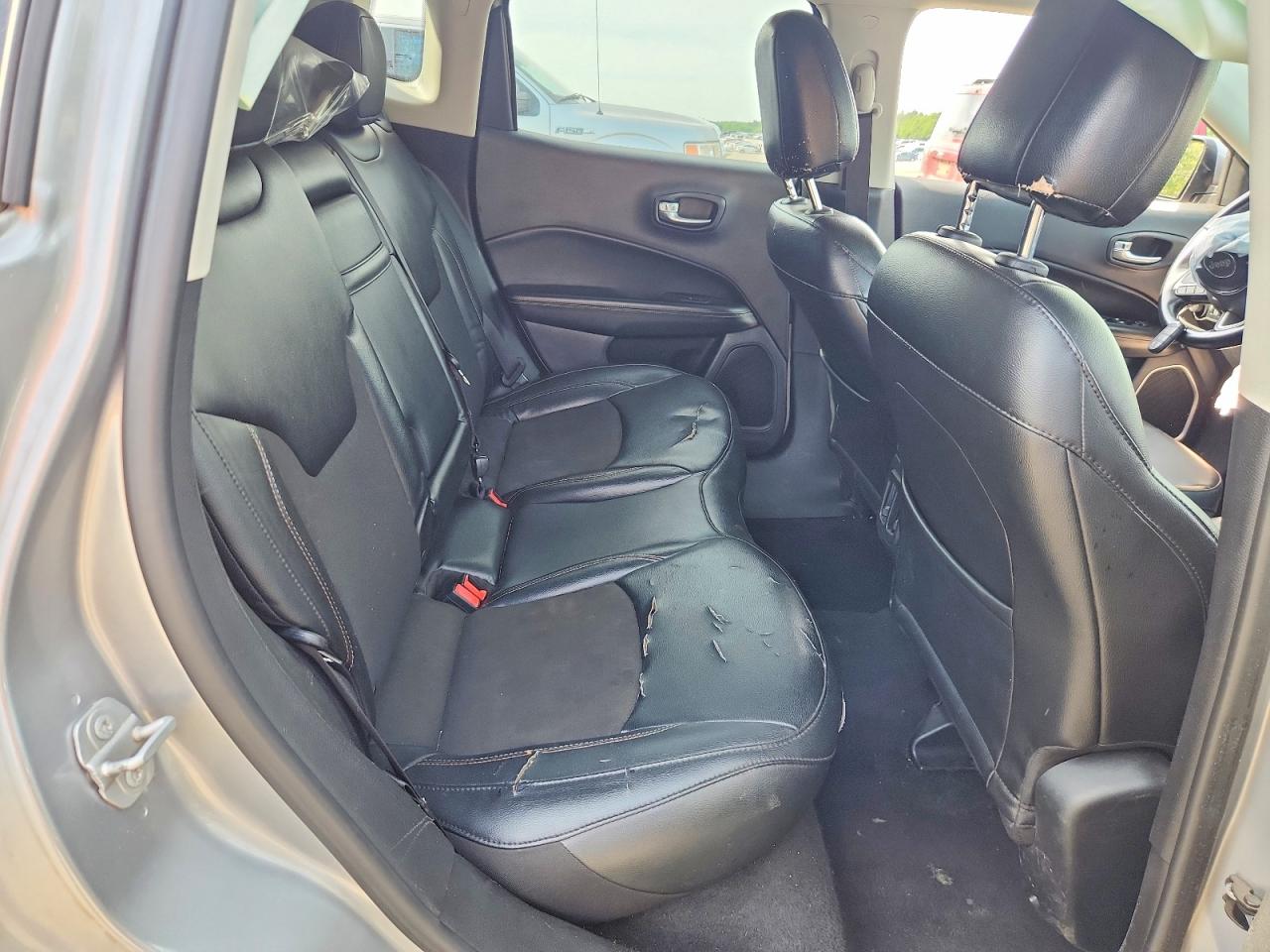 2019 JEEP COMPASS LATITUDE photo 11