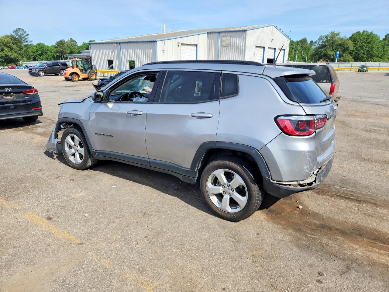 2019 JEEP COMPASS LATITUDE photo 2
