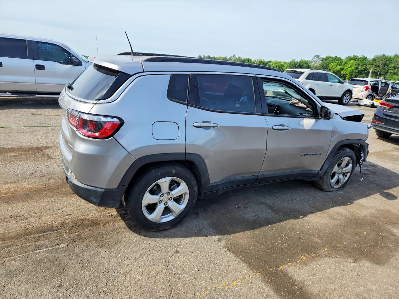 2019 JEEP COMPASS LATITUDE photo 3