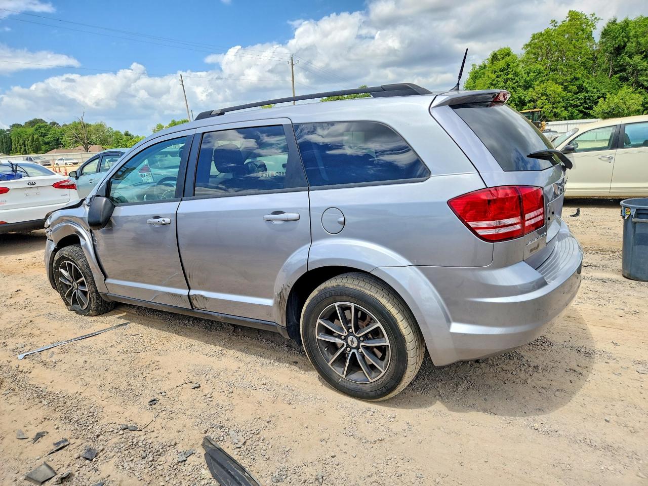 2018 DODGE JOURNEY SE photo 2
