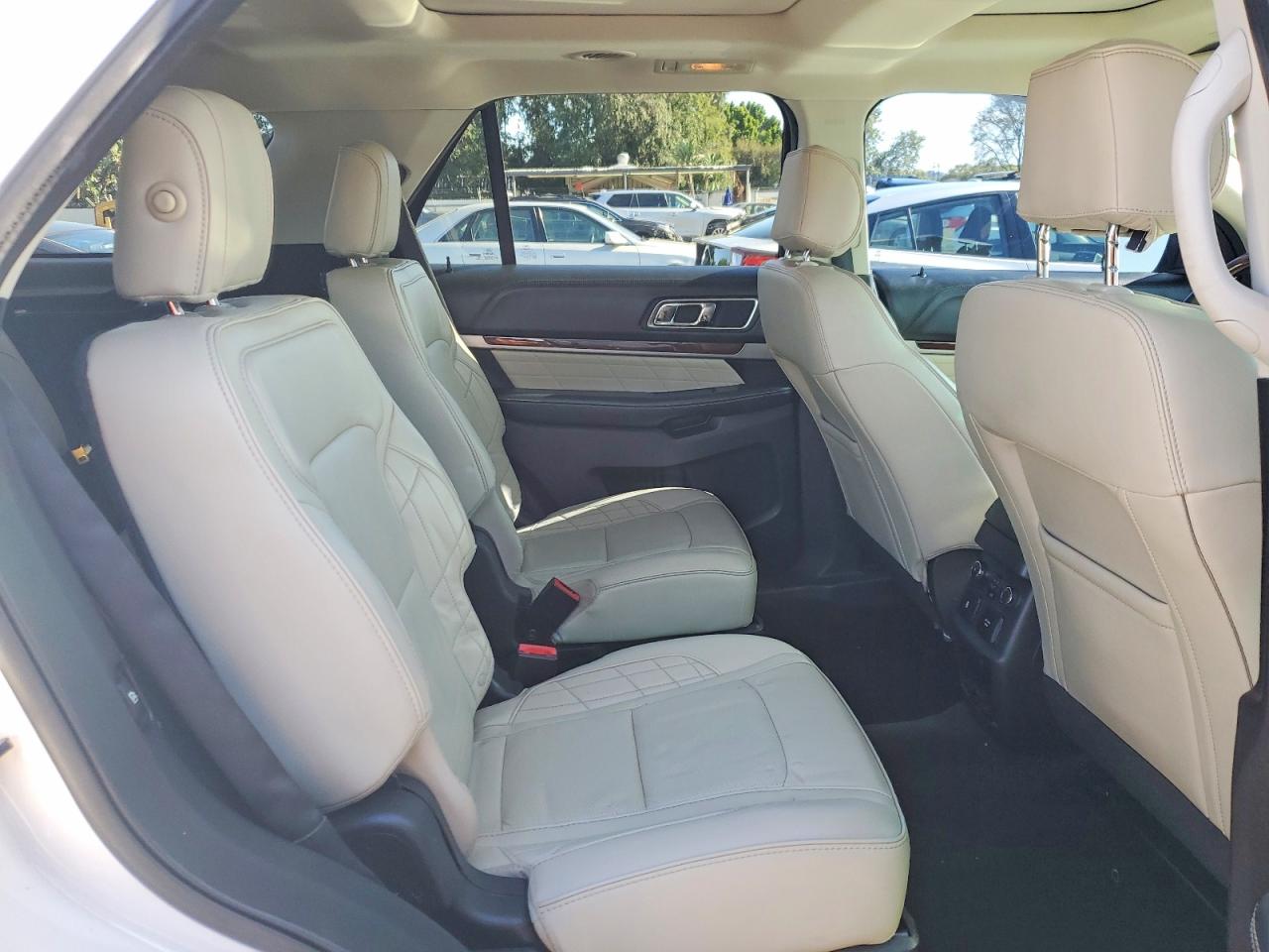 2017 FORD EXPLORER PLATINUM photo 11