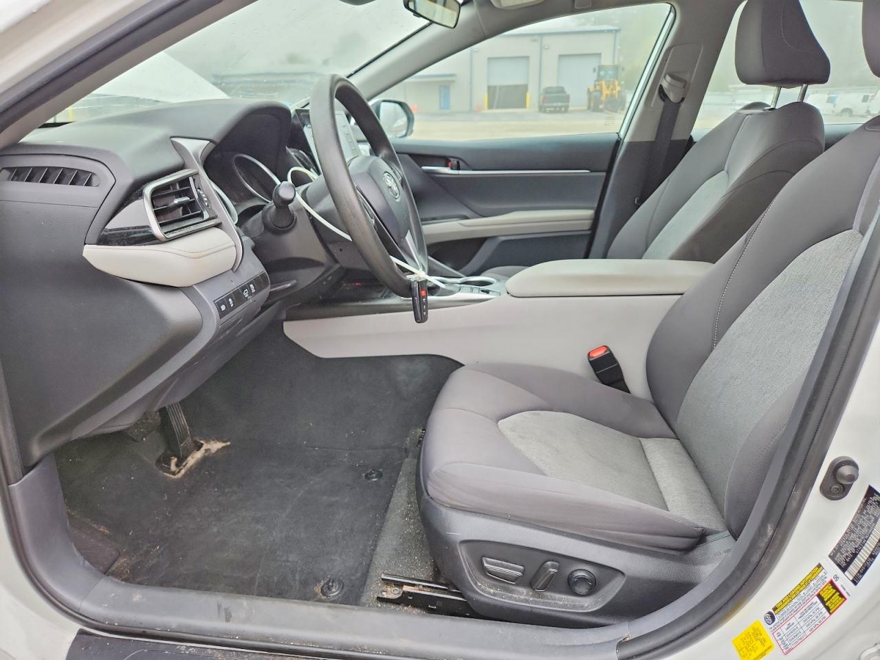 2022 TOYOTA CAMRY LE photo 19