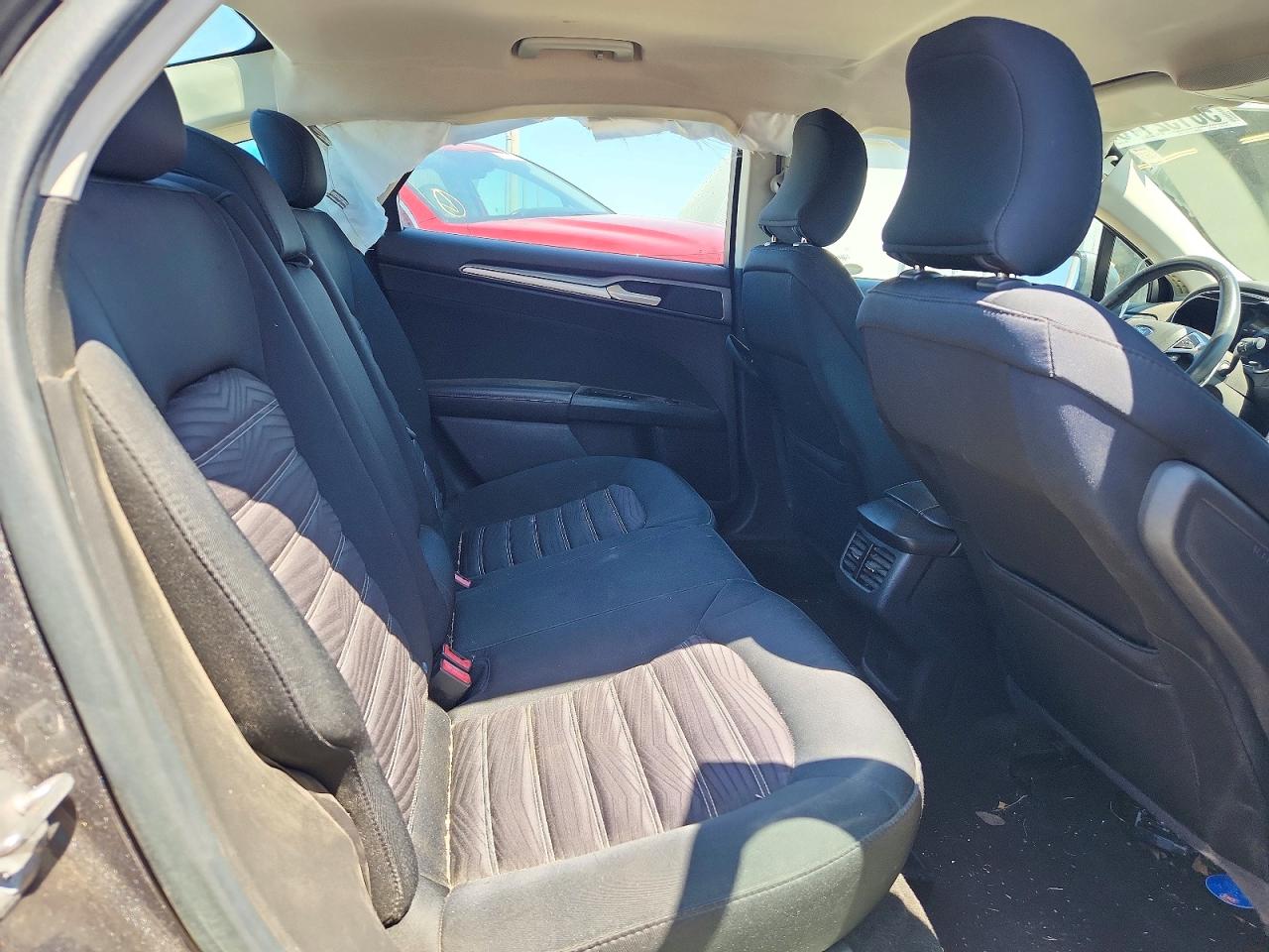 2016 FORD FUSION SE photo 28