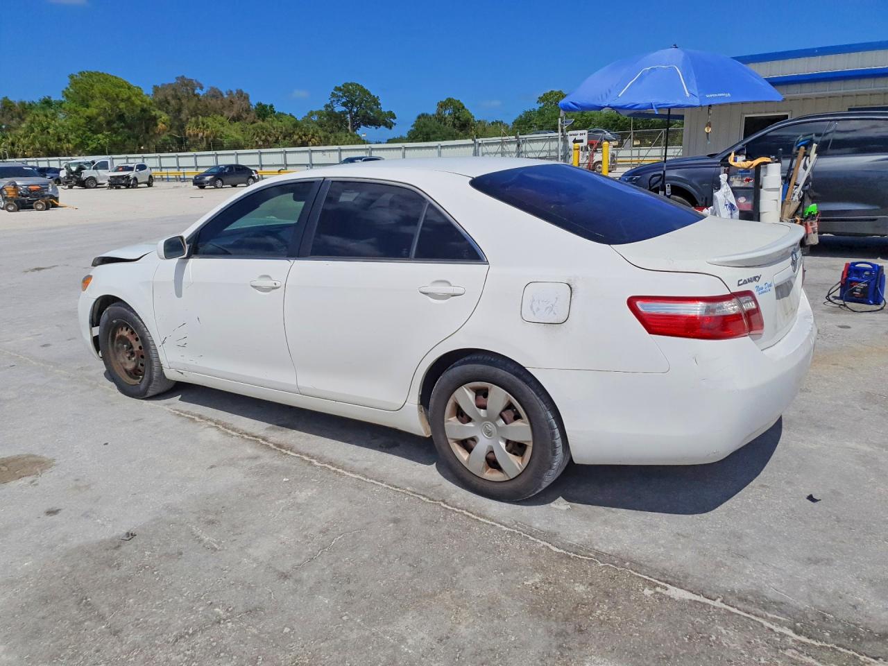 2009 TOYOTA CAMRY LE photo 3