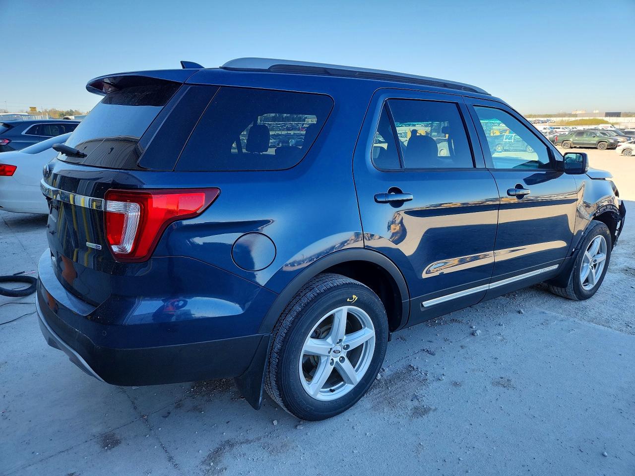 2016 FORD EXPLORER XLT photo 5