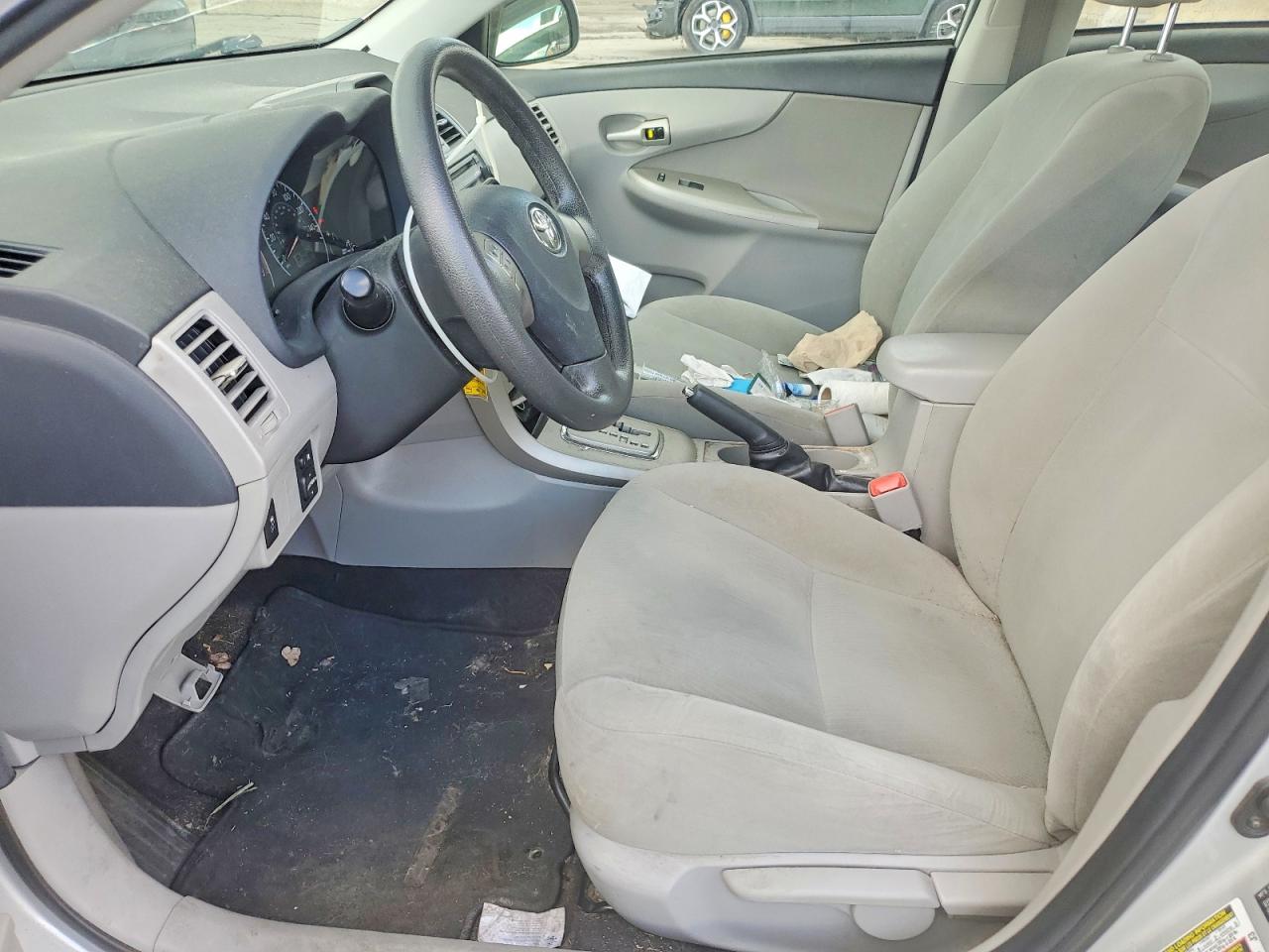 2012 TOYOTA COROLLA LE photo 13