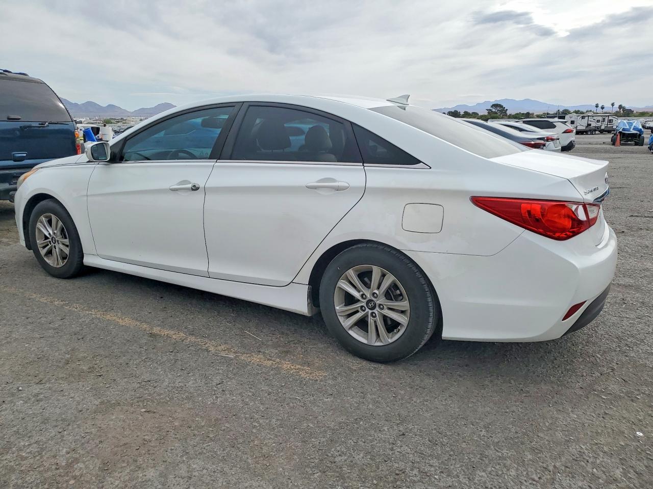 2014 HYUNDAI SONATA GLS photo 4