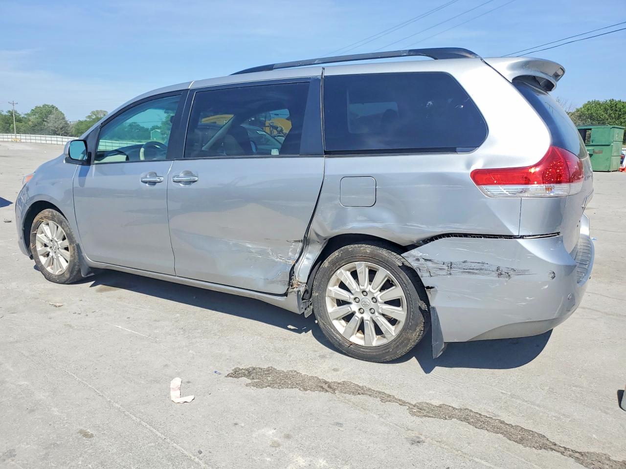 2014 TOYOTA SIENNA XLE 7-PASSENGER photo 2