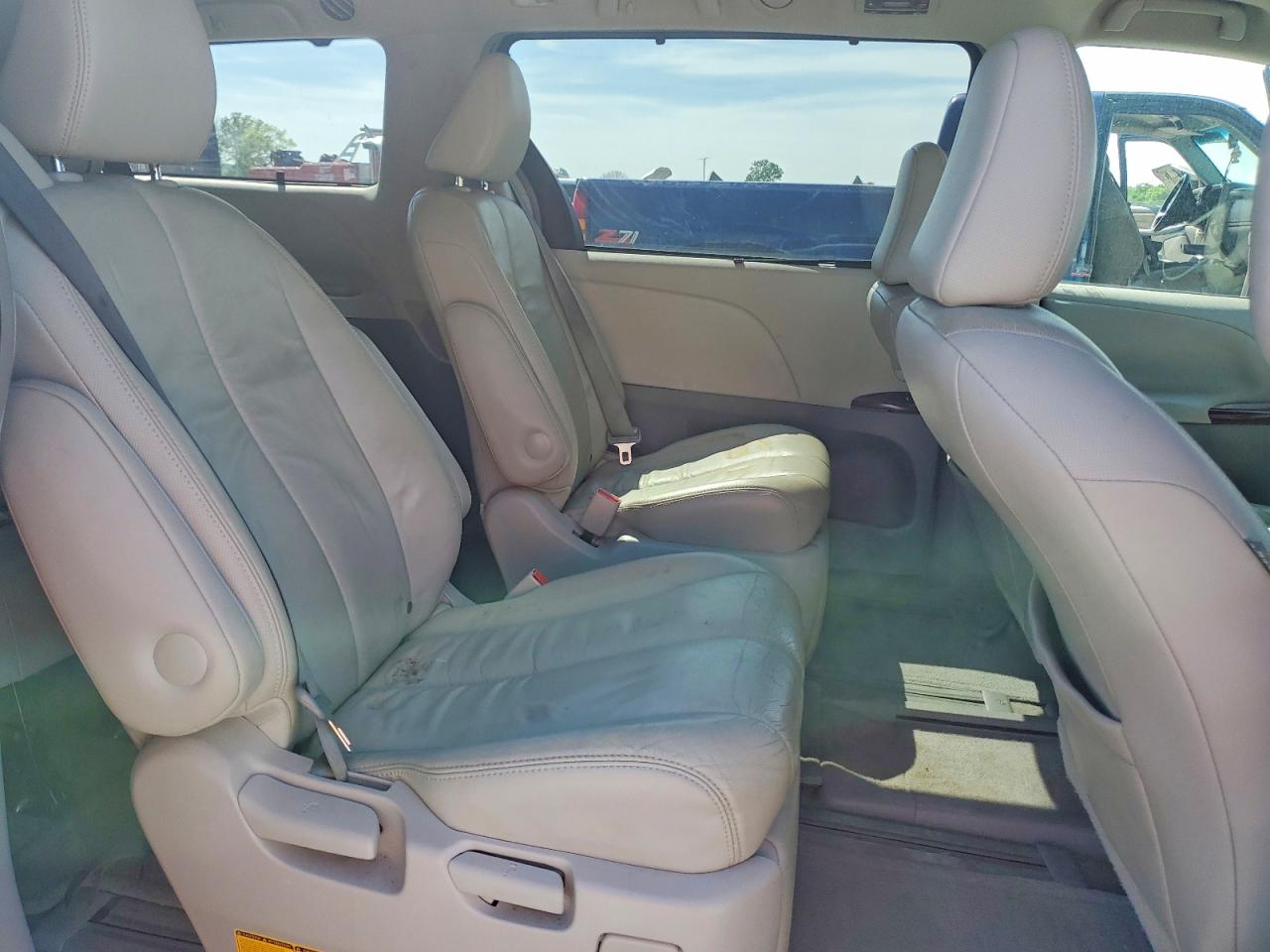 2014 TOYOTA SIENNA XLE 7-PASSENGER photo 11