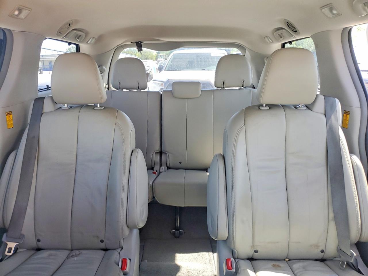 2014 TOYOTA SIENNA XLE 7-PASSENGER photo 10