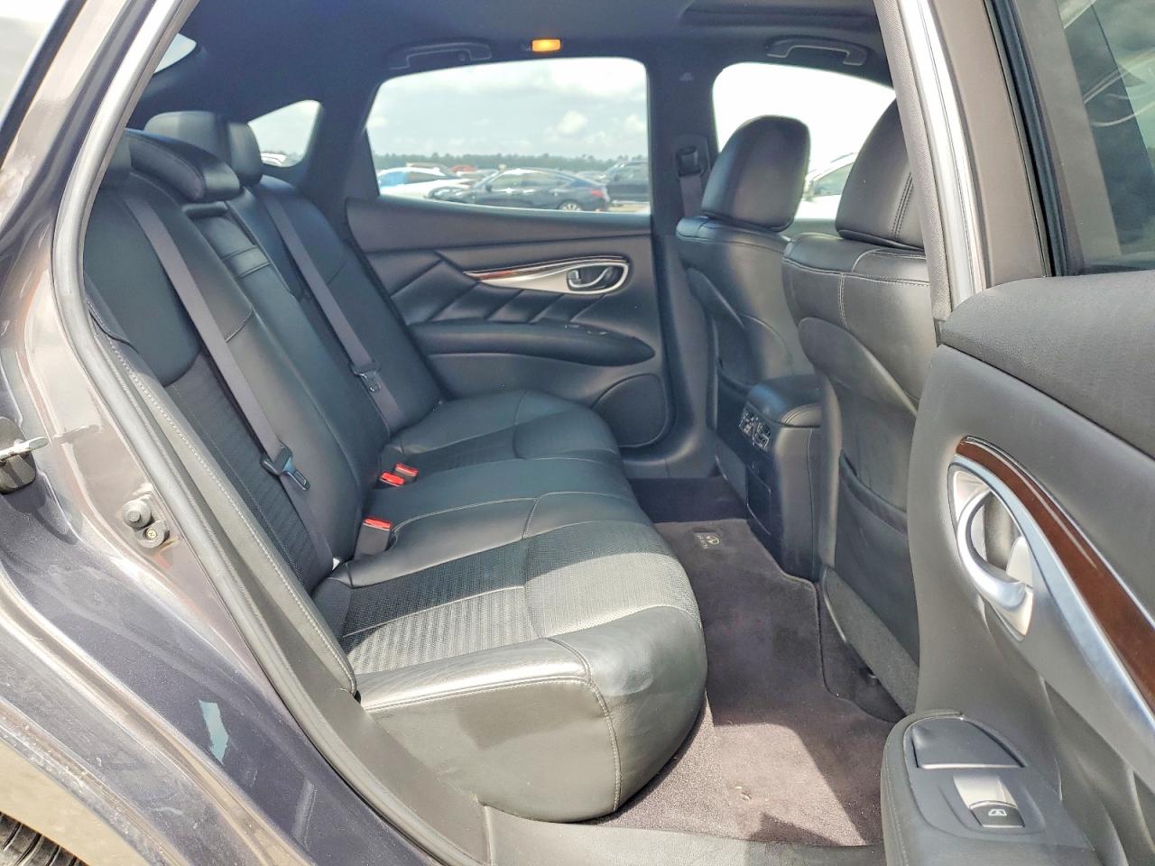 2013 INFINITI M37 BASE photo 21