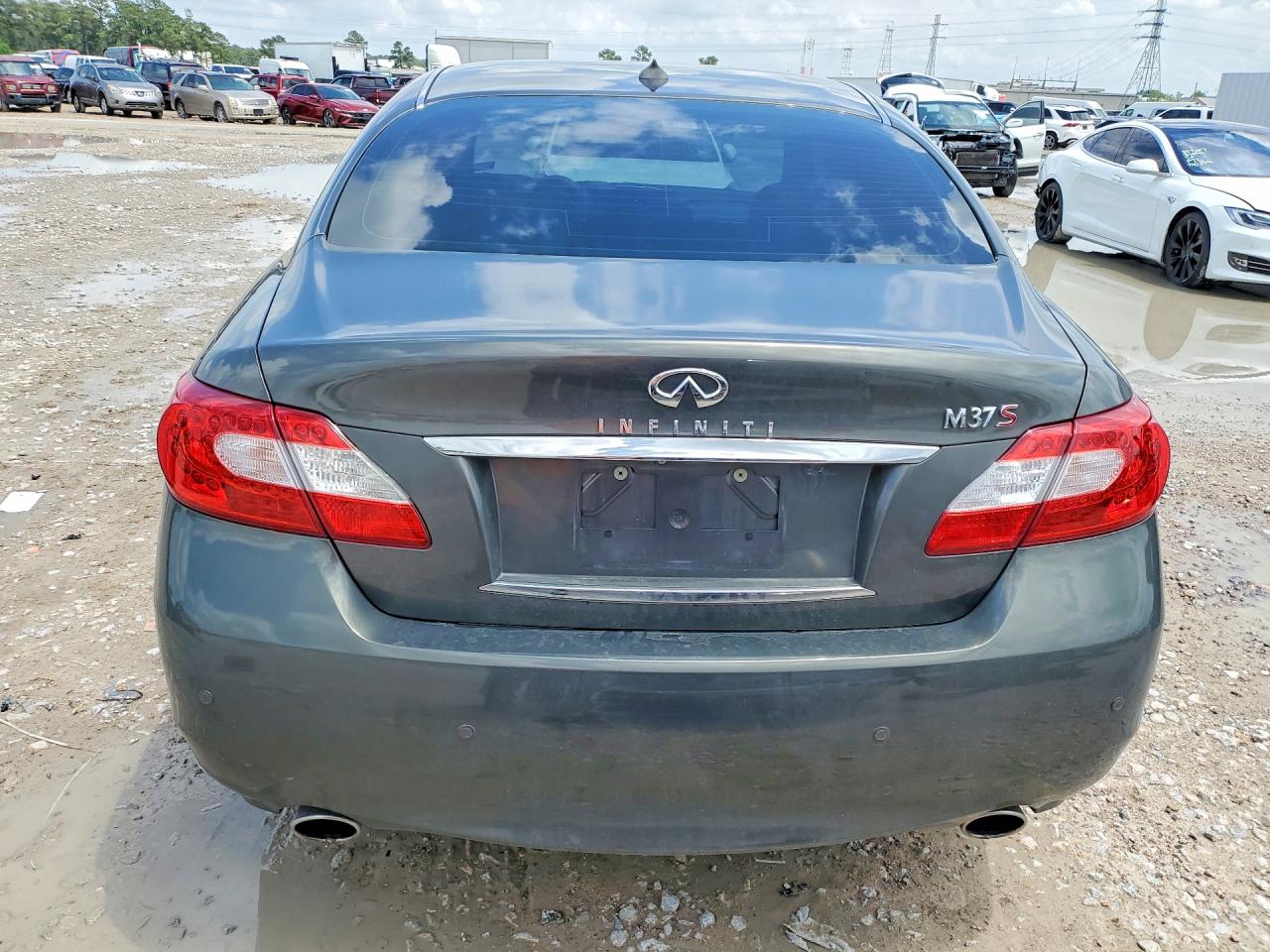 2013 INFINITI M37 BASE photo 11