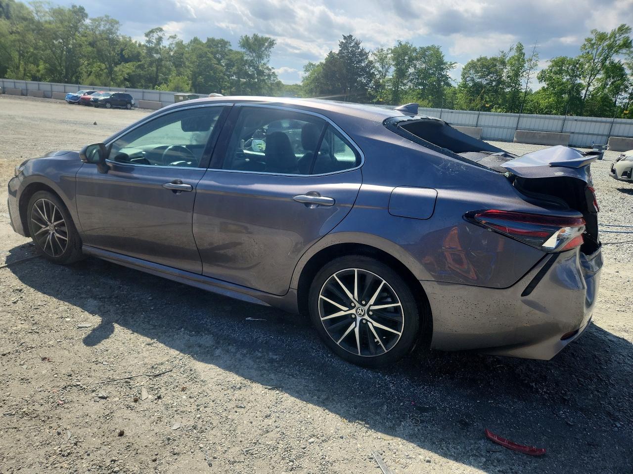2023 TOYOTA CAMRY SE photo 3