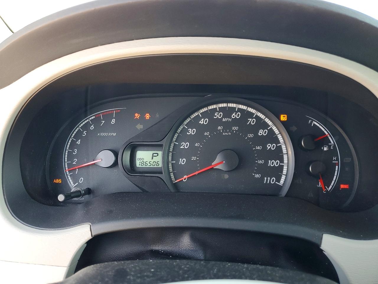 2014 TOYOTA SIENNA LE photo 25