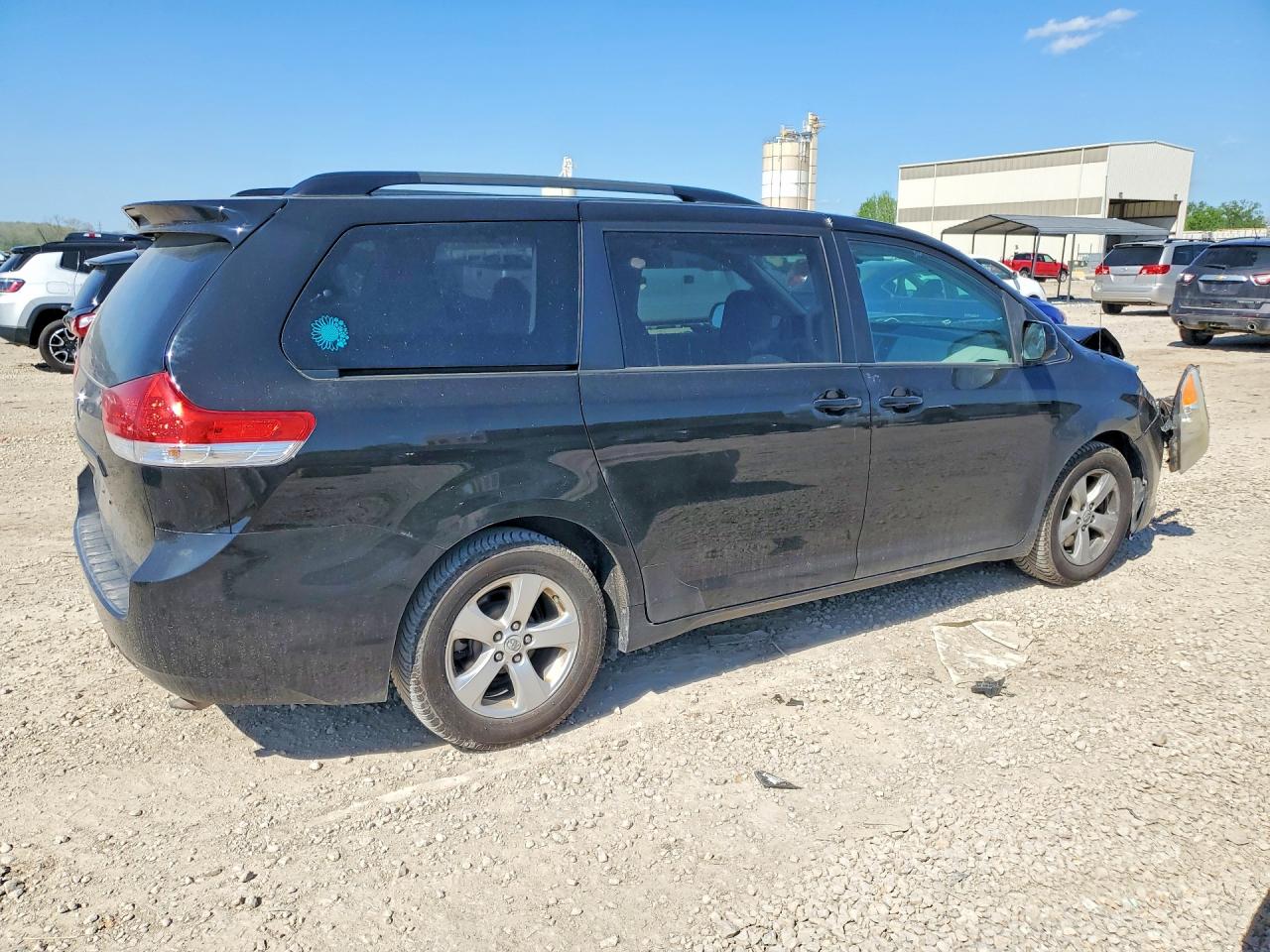 2014 TOYOTA SIENNA LE photo 7