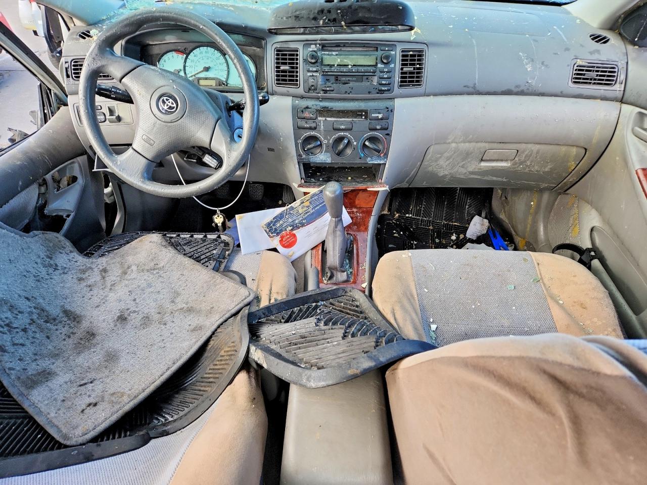 2004 TOYOTA COROLLA LE photo 8