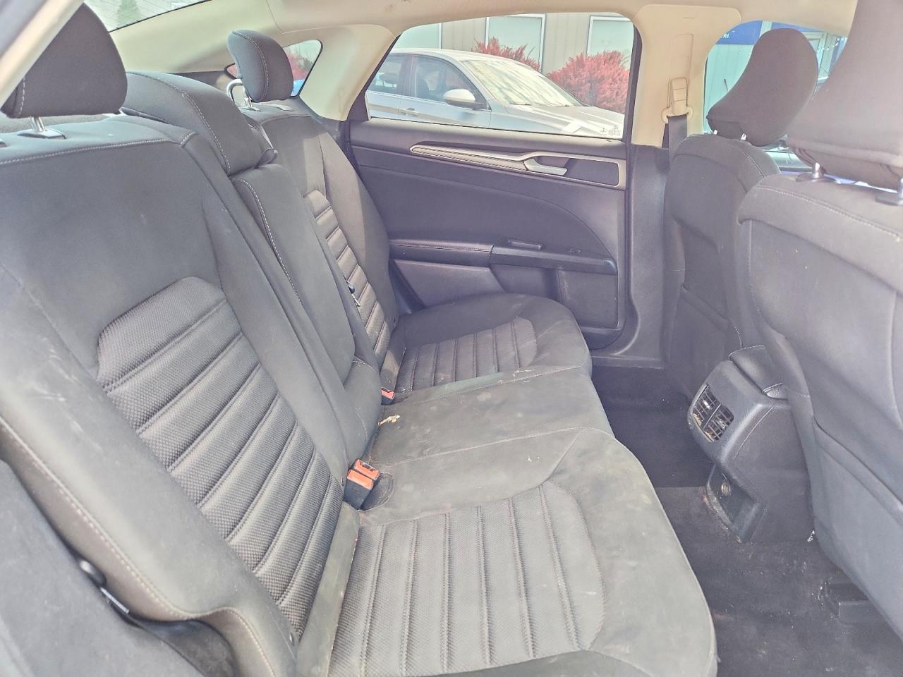 2017 FORD FUSION SE photo 10