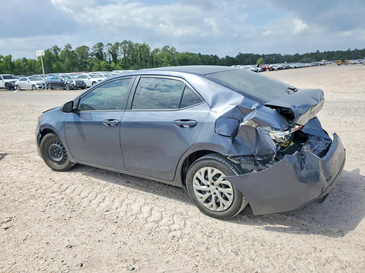 2018 TOYOTA COROLLA LE photo 3