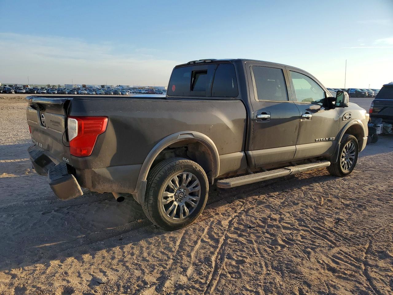 2017 NISSAN TITAN XD PLATINUM RESERVE photo 5