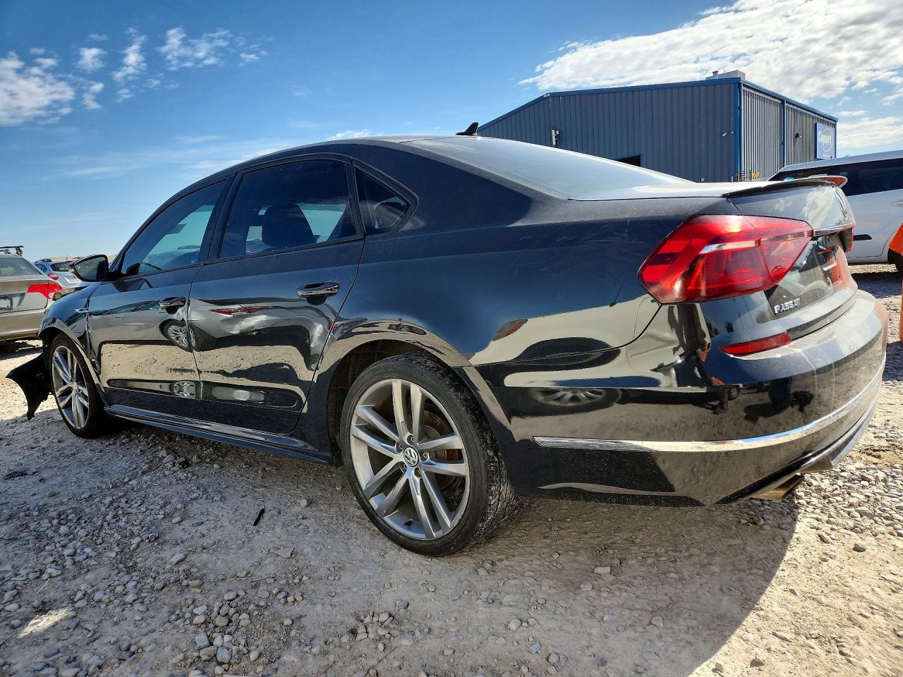 2018 VOLKSWAGEN PASSAT S photo 4