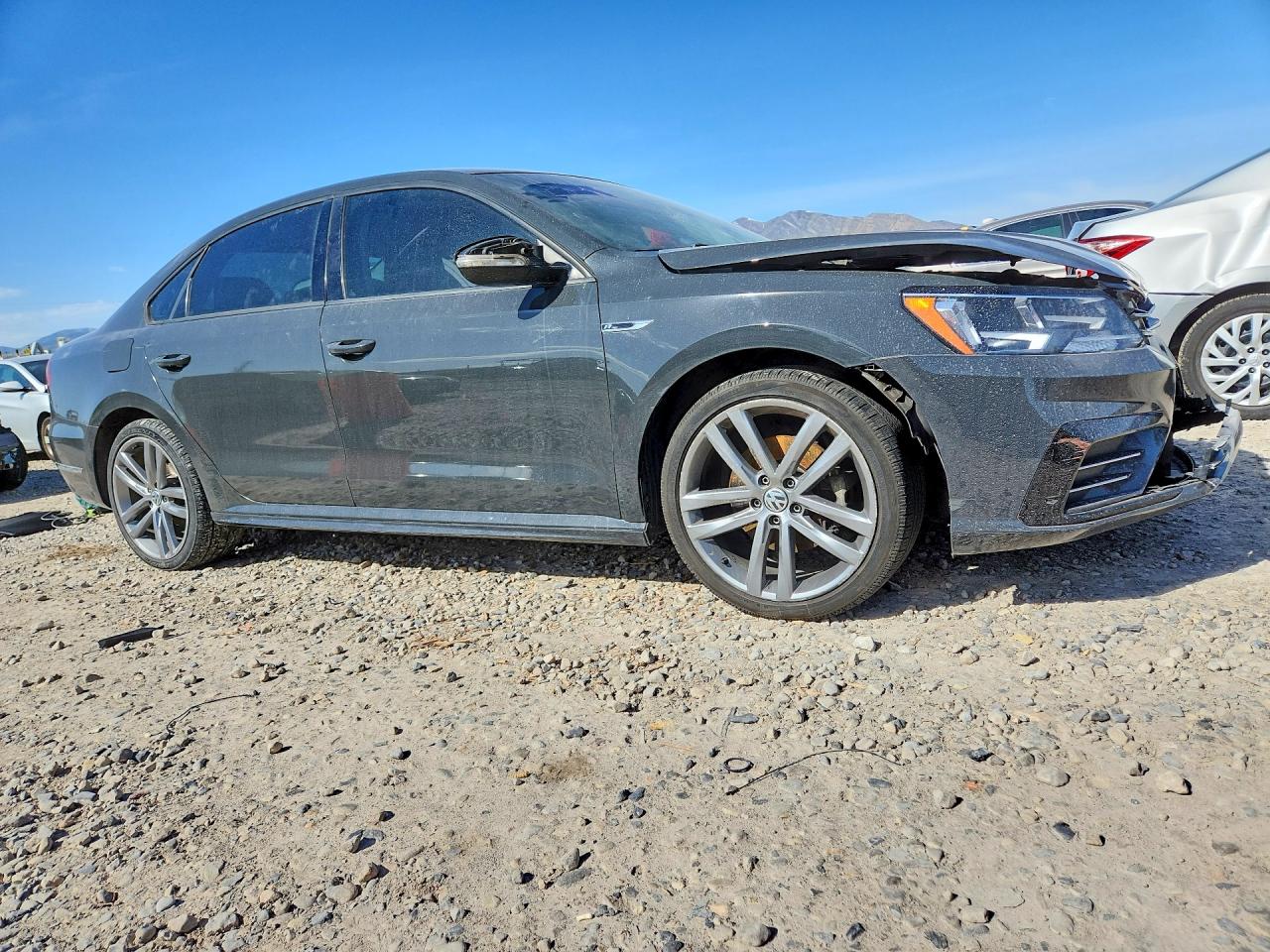 2018 VOLKSWAGEN PASSAT S photo 10