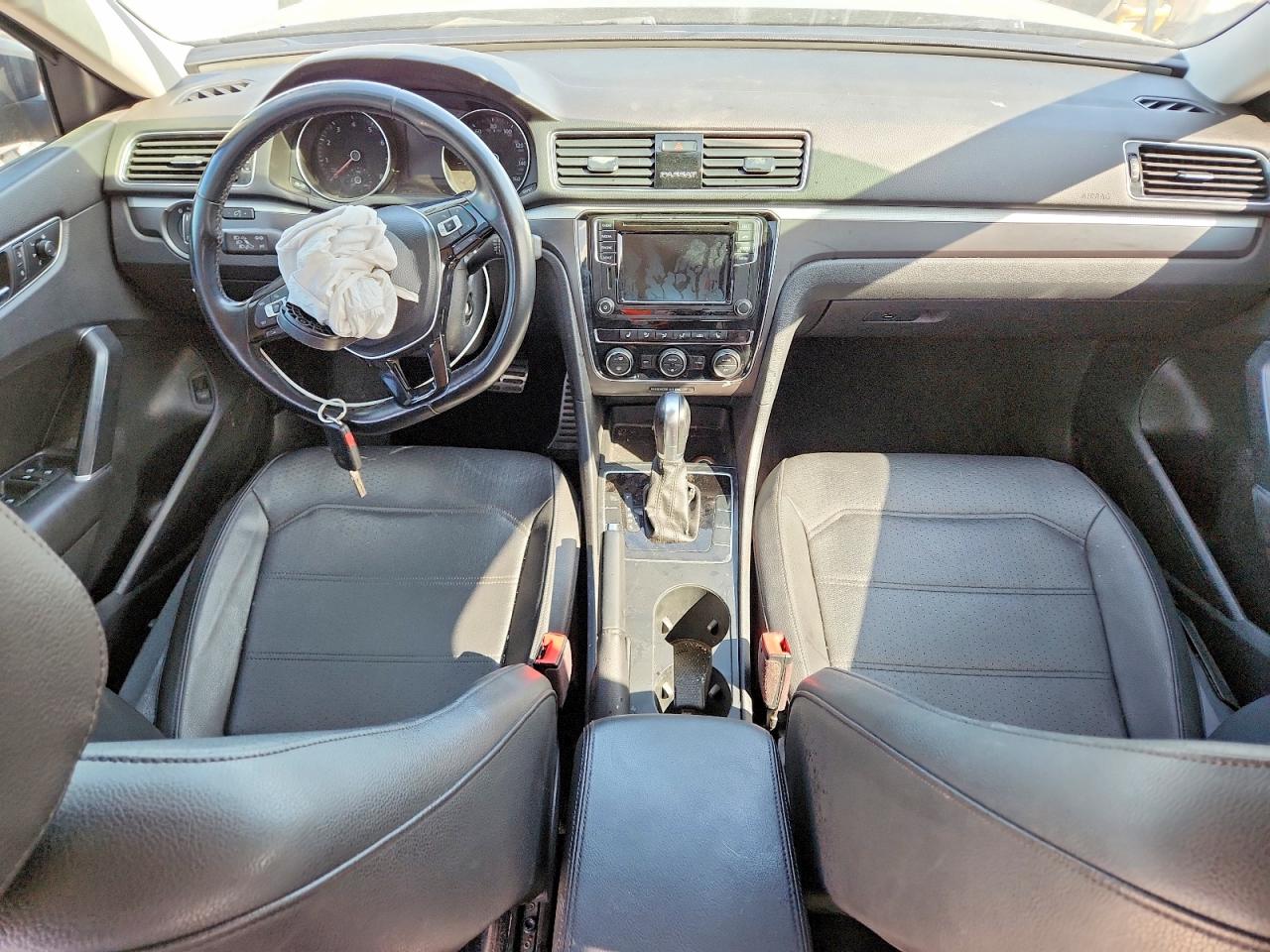 2018 VOLKSWAGEN PASSAT S photo 22