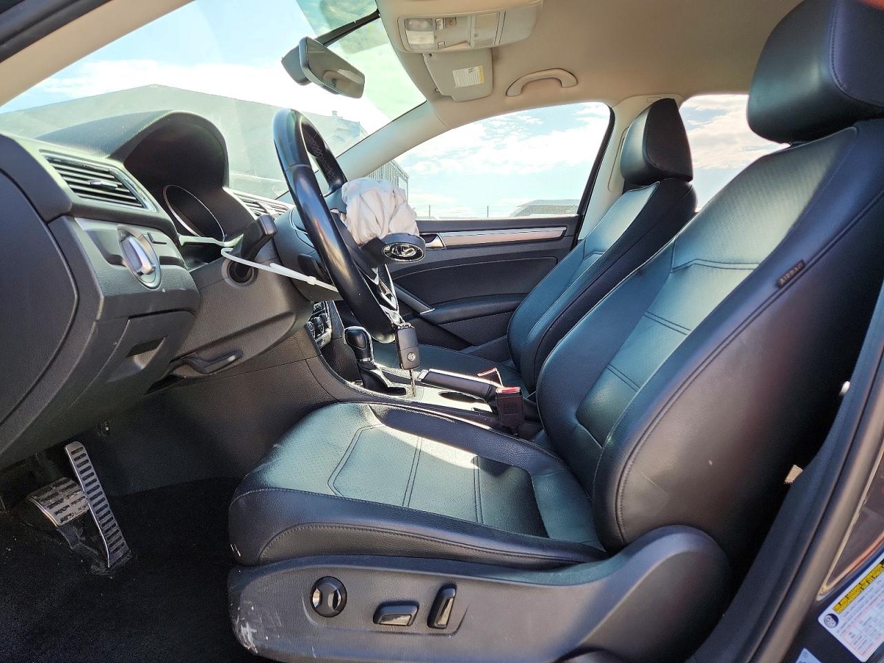 2018 VOLKSWAGEN PASSAT S photo 19