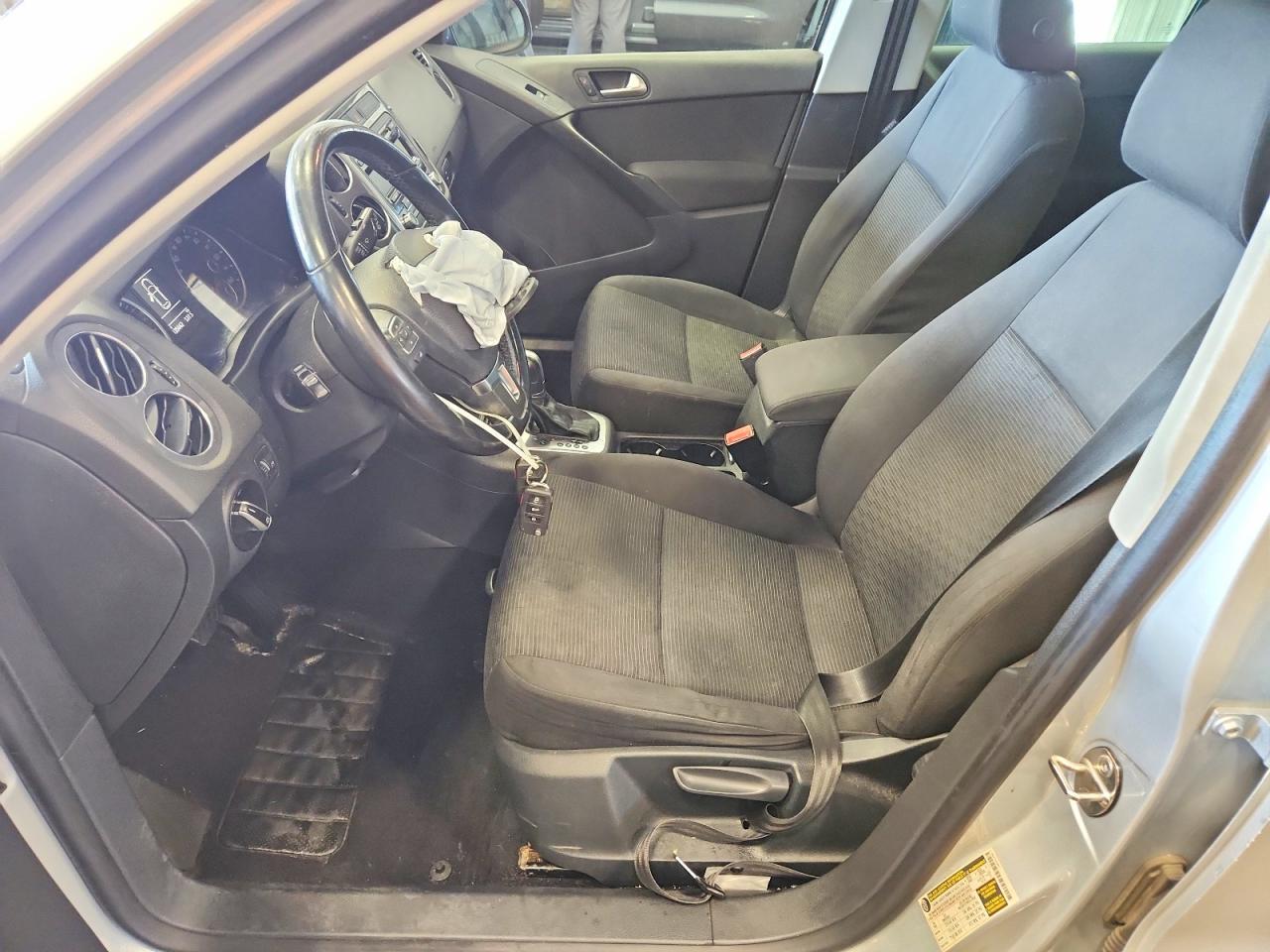 2013 VOLKSWAGEN TIGUAN S photo 19