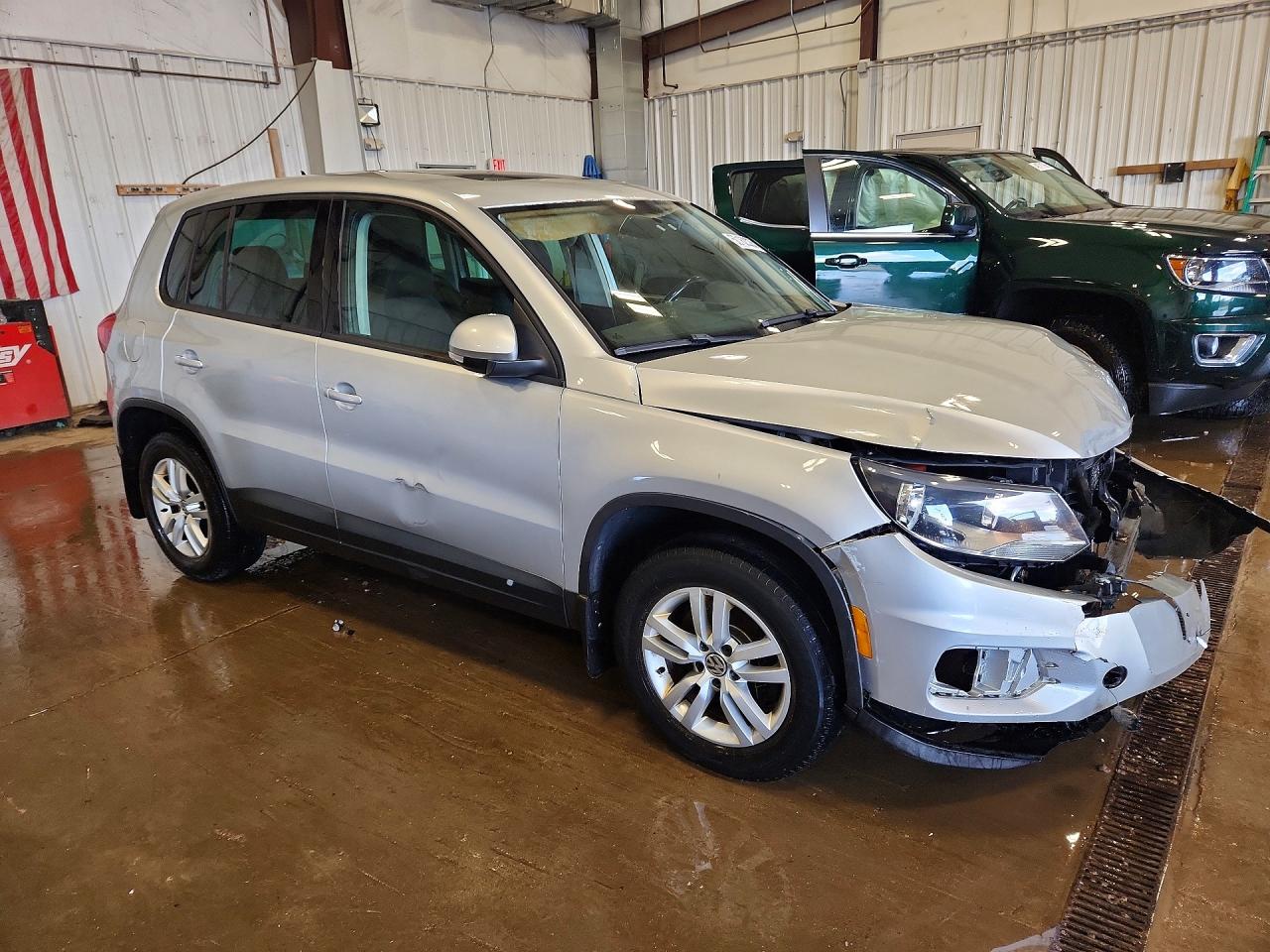 2013 VOLKSWAGEN TIGUAN S photo 10