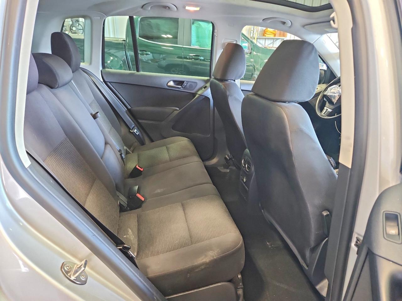 2013 VOLKSWAGEN TIGUAN S photo 28