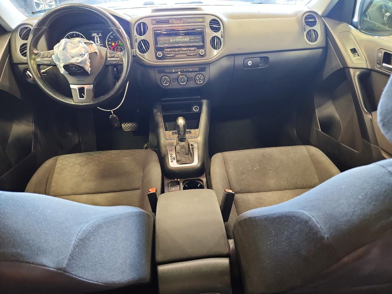 2013 VOLKSWAGEN TIGUAN S photo 22
