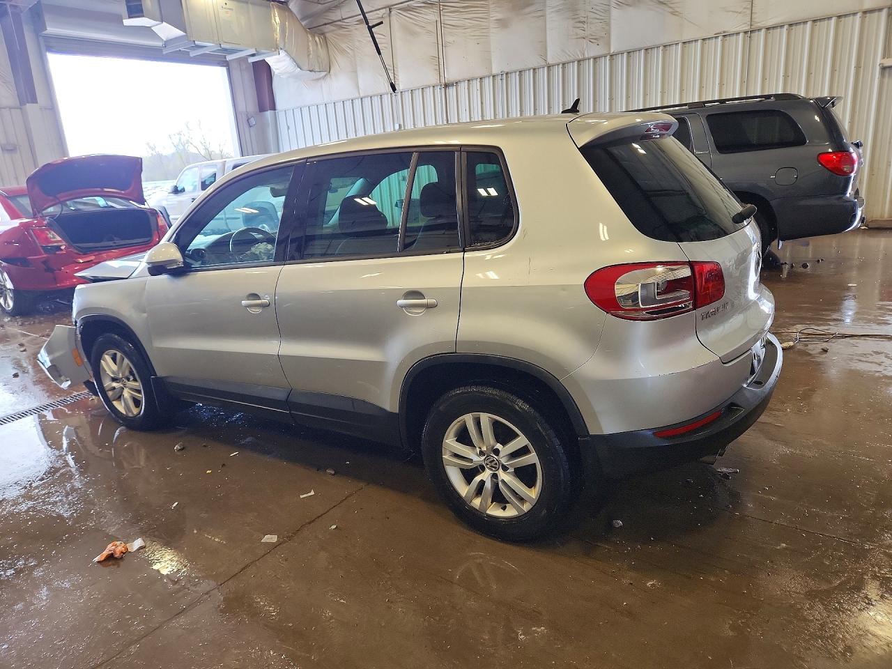 2013 VOLKSWAGEN TIGUAN S photo 4