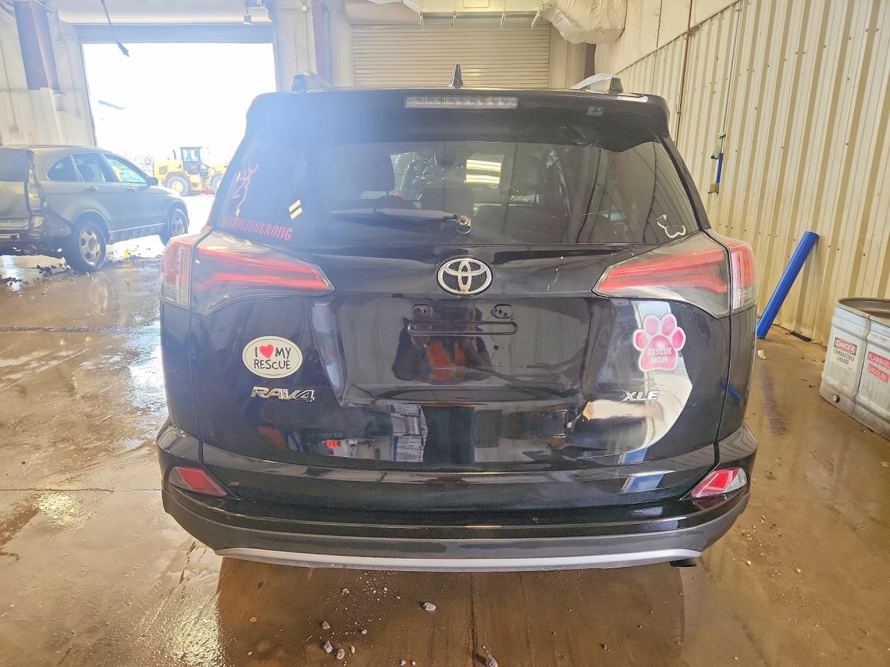 2017 TOYOTA RAV4 XLE photo 6