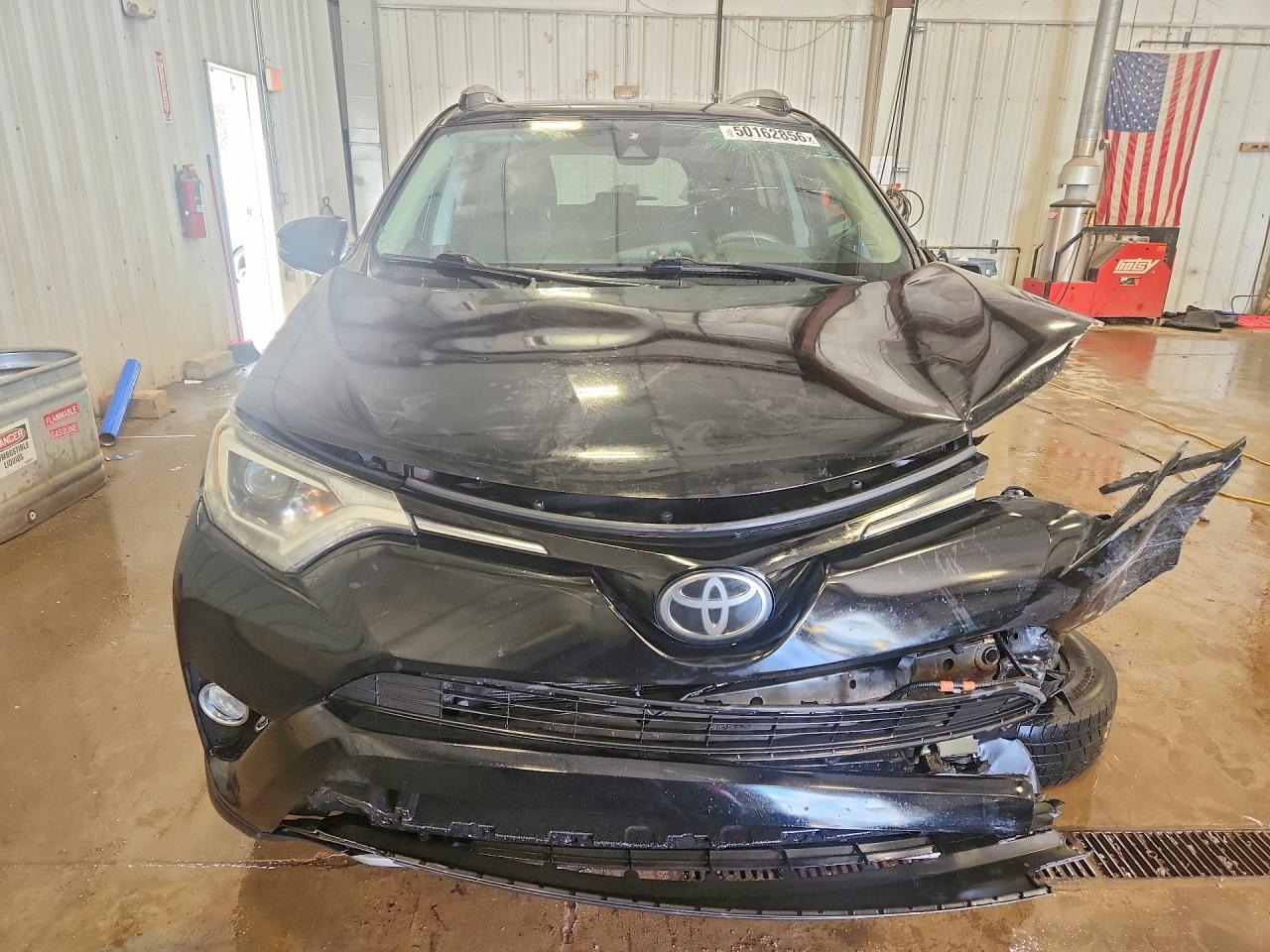 2017 TOYOTA RAV4 XLE photo 5