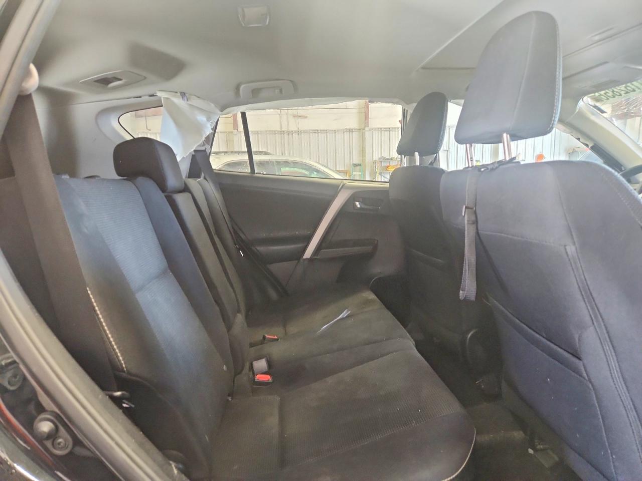 2017 TOYOTA RAV4 XLE photo 11