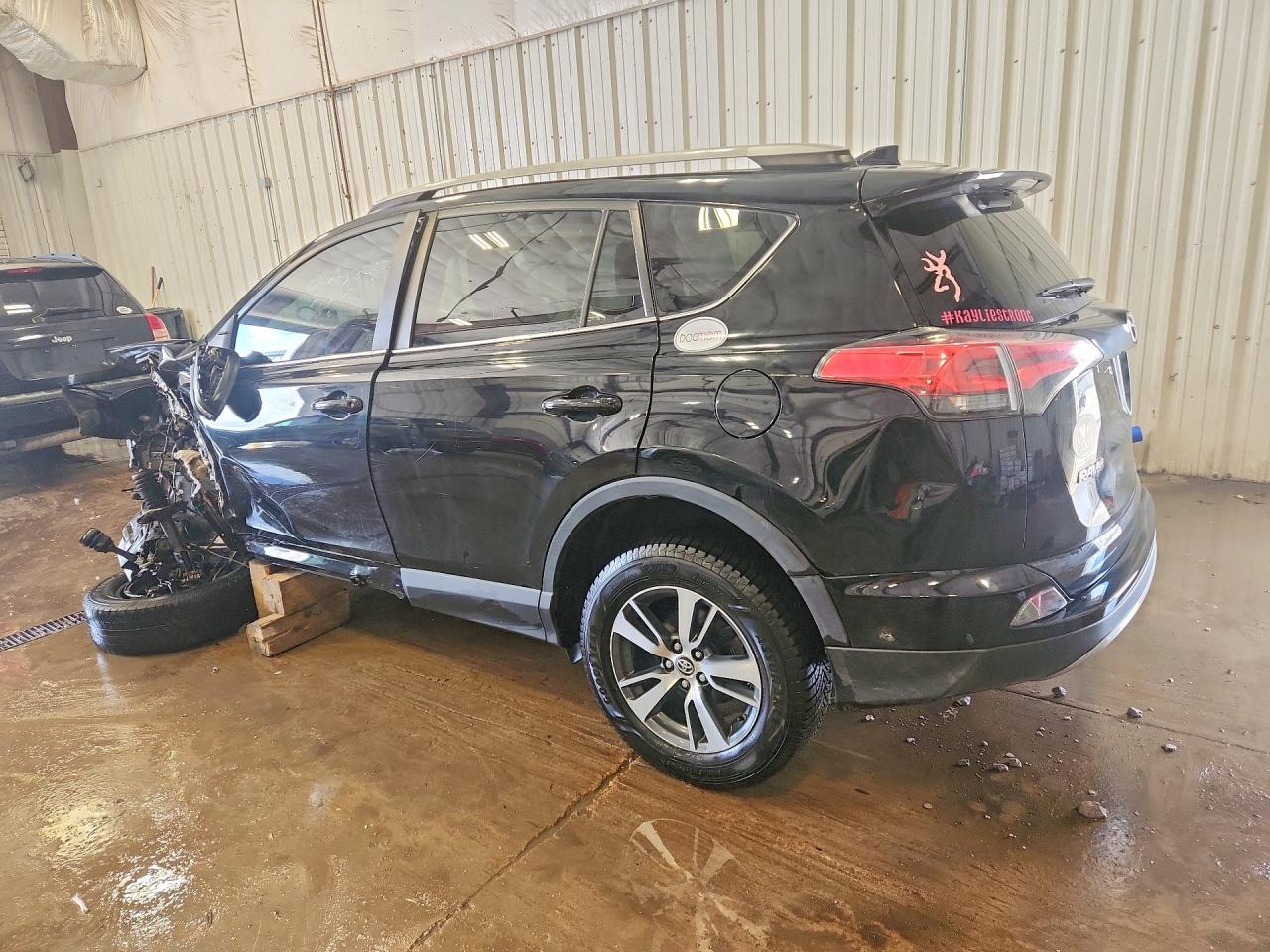 2017 TOYOTA RAV4 XLE photo 2