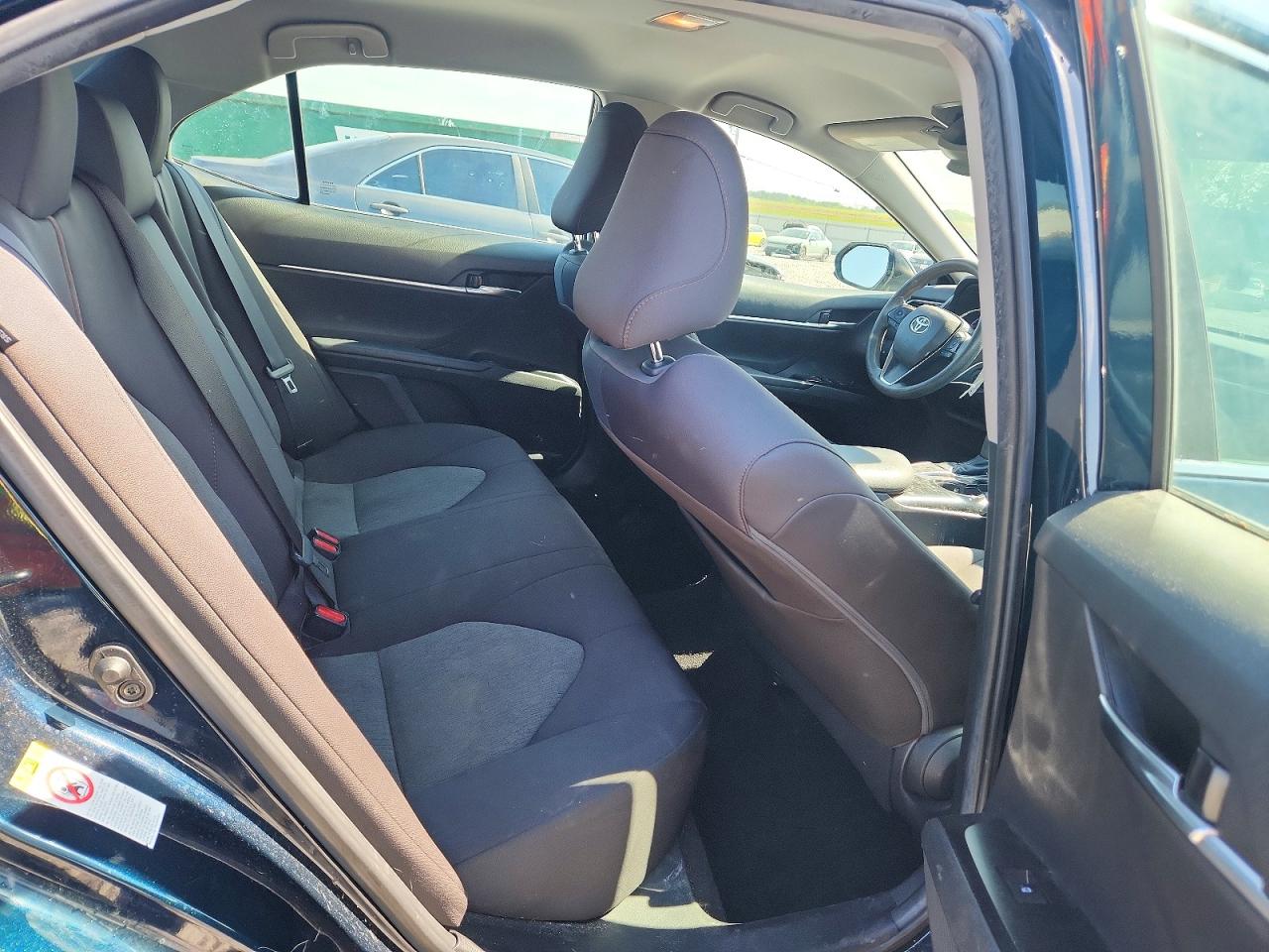 2019 TOYOTA CAMRY LE photo 19