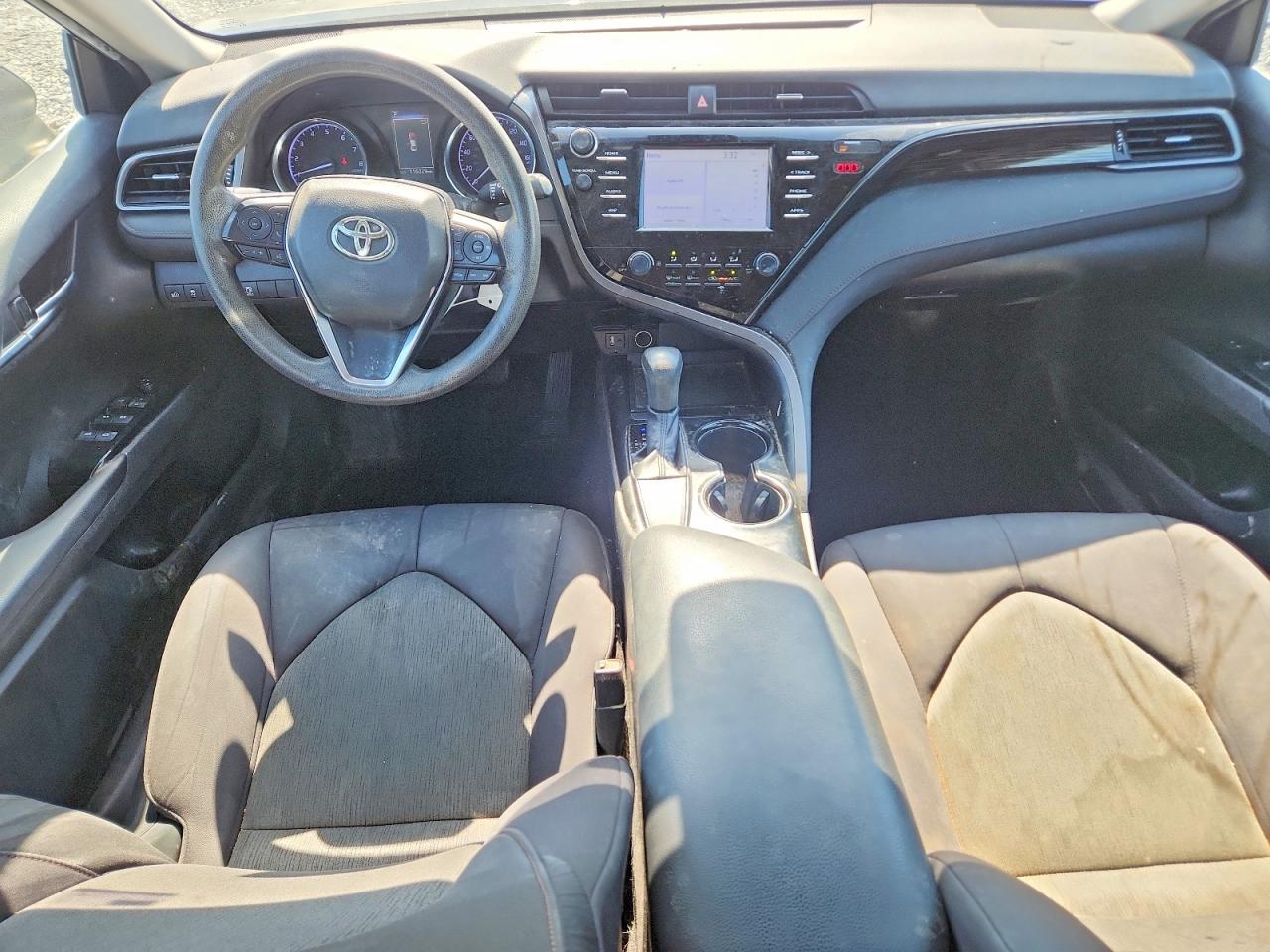2019 TOYOTA CAMRY LE photo 15