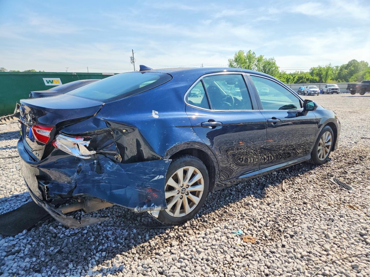 2019 TOYOTA CAMRY LE photo 5