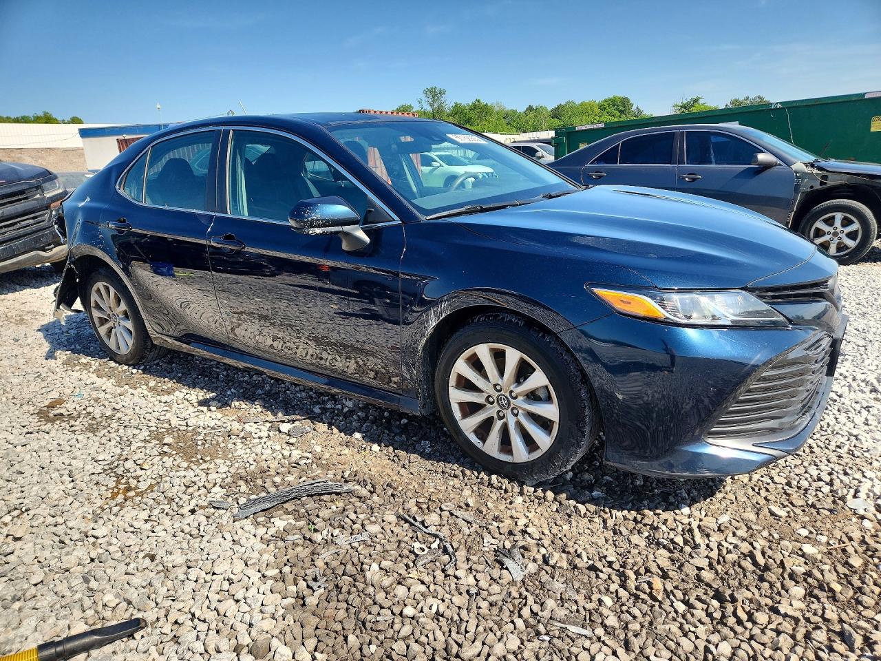 2019 TOYOTA CAMRY LE photo 7