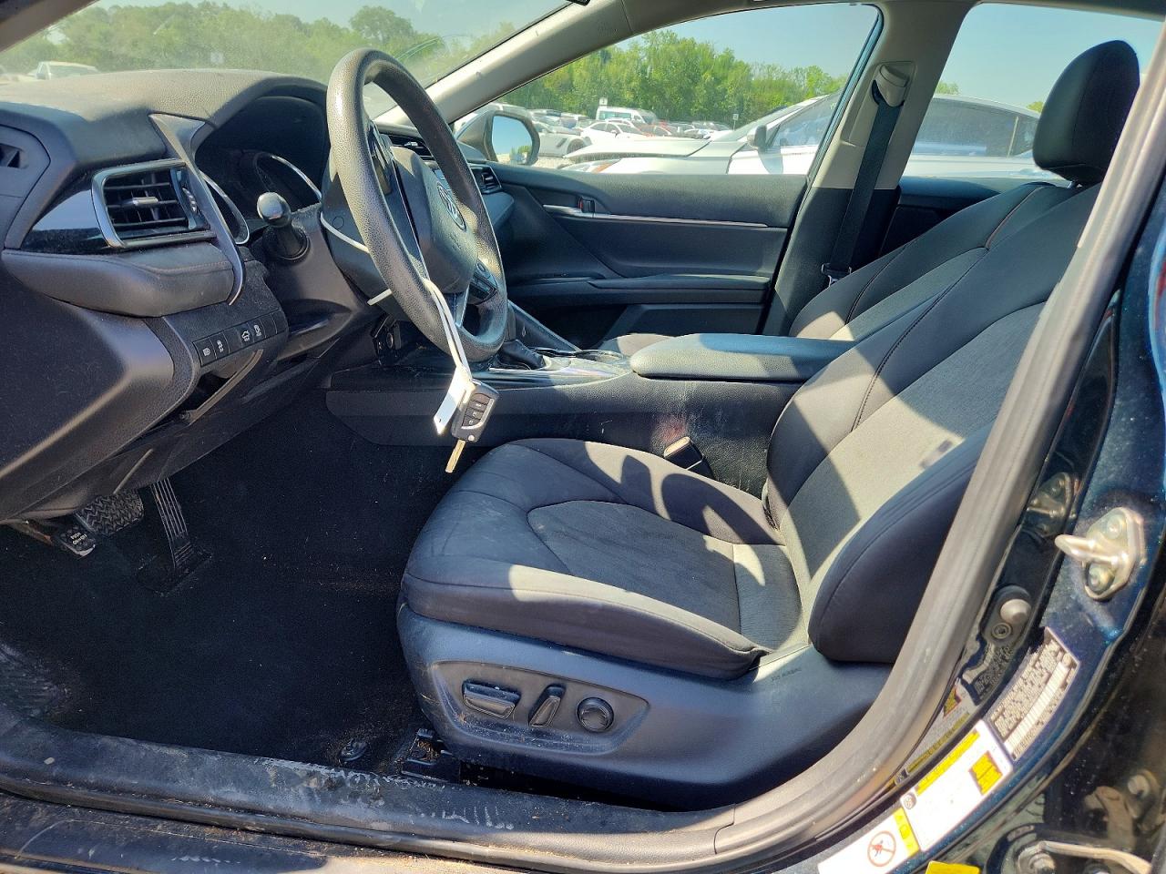 2019 TOYOTA CAMRY LE photo 13