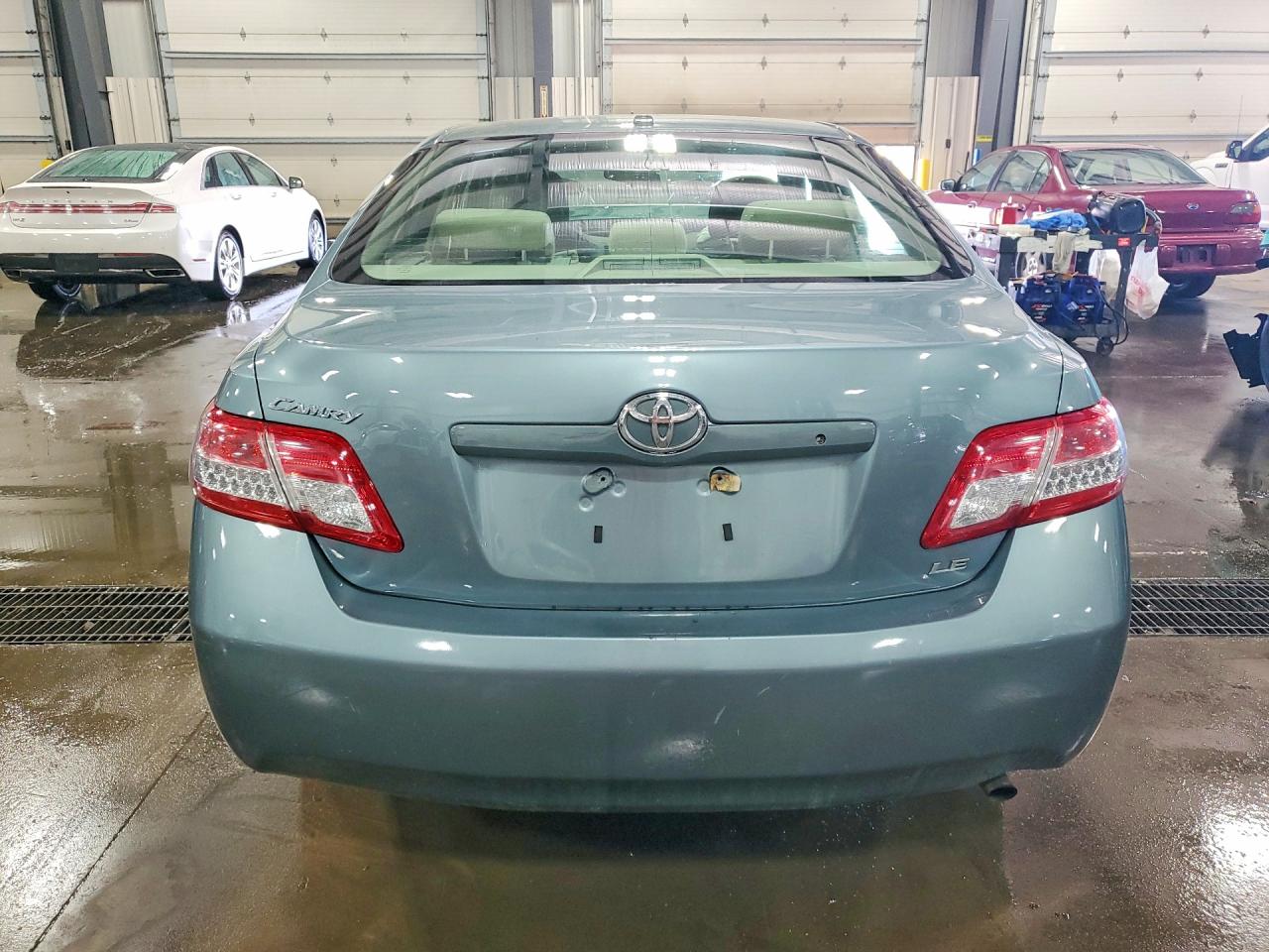 2010 TOYOTA CAMRY LE photo 16